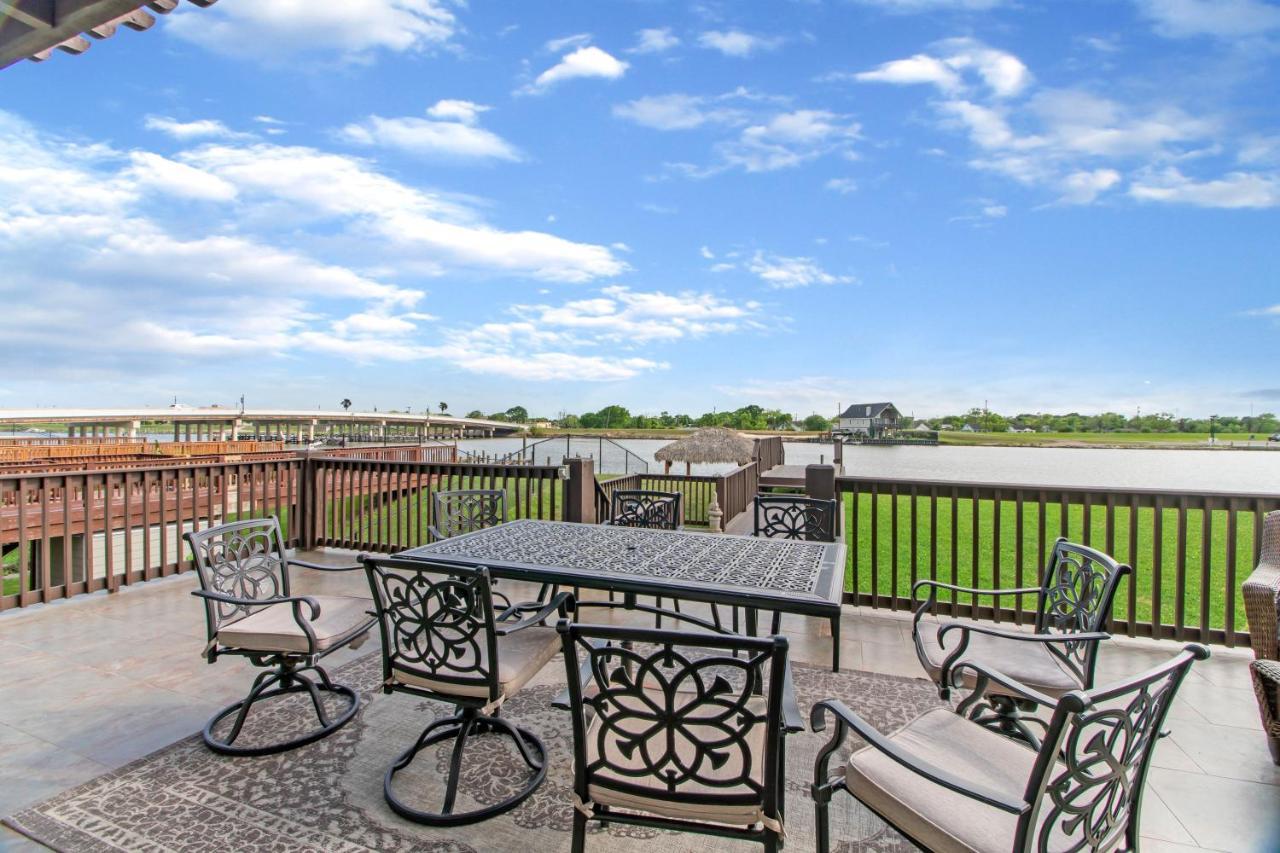 Luxury Waterfront Home Family And Pet Friendly Near Surfside Beach 11 Mins Freeport Exterior photo