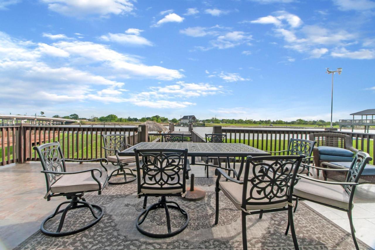 Luxury Waterfront Home Family And Pet Friendly Near Surfside Beach 11 Mins Freeport Exterior photo