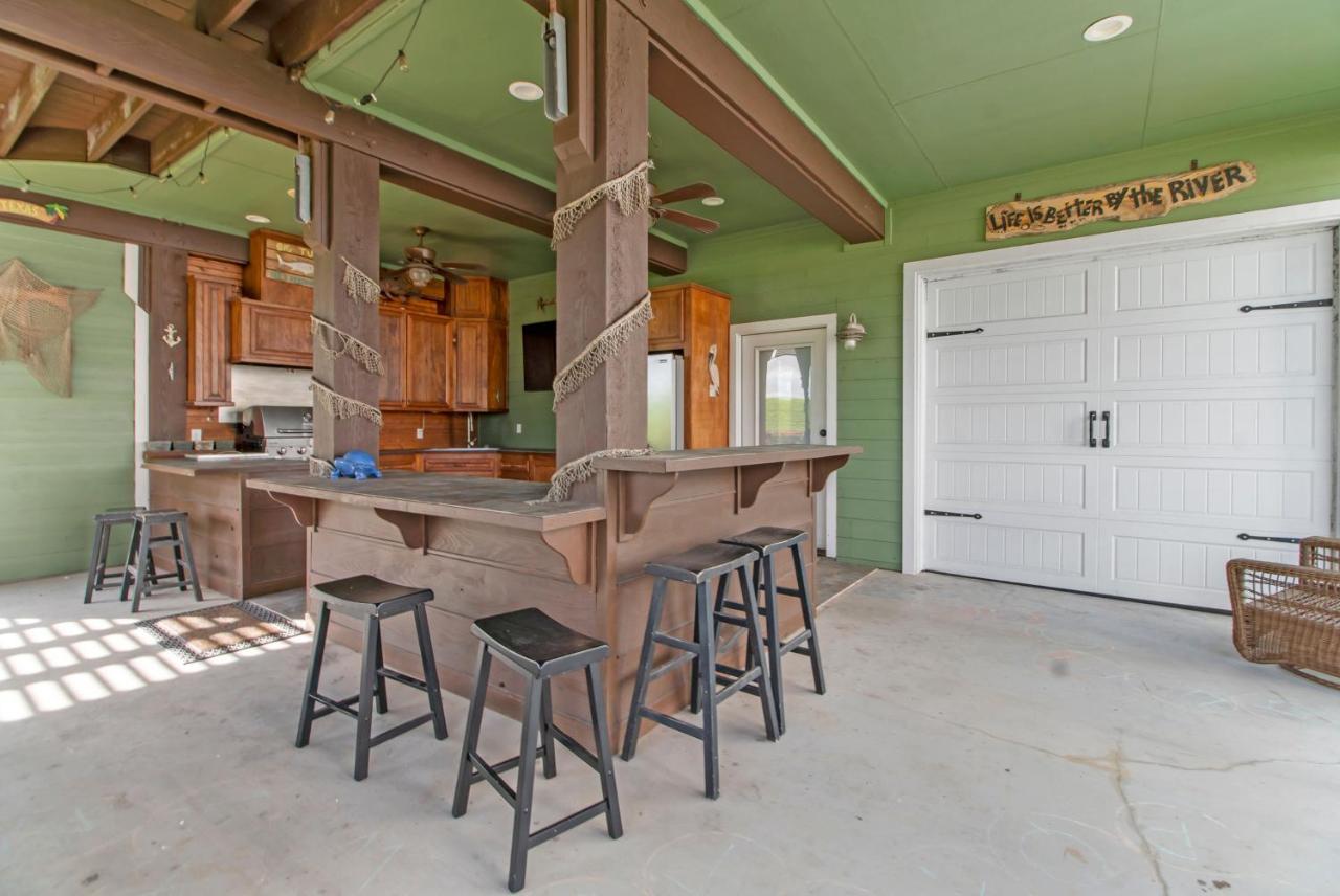 Luxury Waterfront Home Family And Pet Friendly Near Surfside Beach 11 Mins Freeport Exterior photo