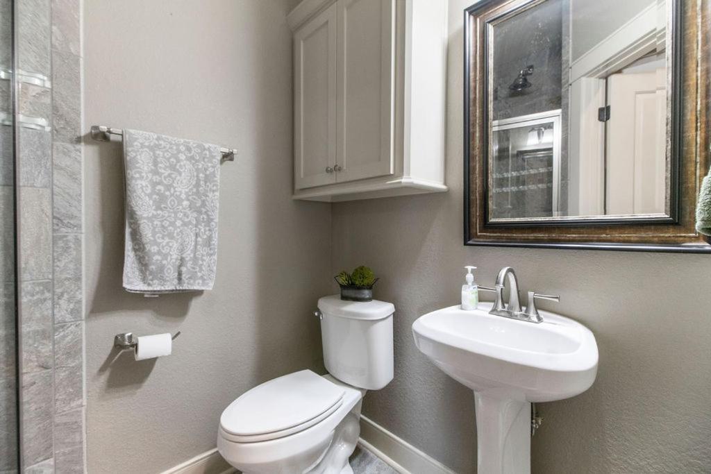 Luxury Waterfront Home Family And Pet Friendly Near Surfside Beach 11 Mins Freeport Exterior photo
