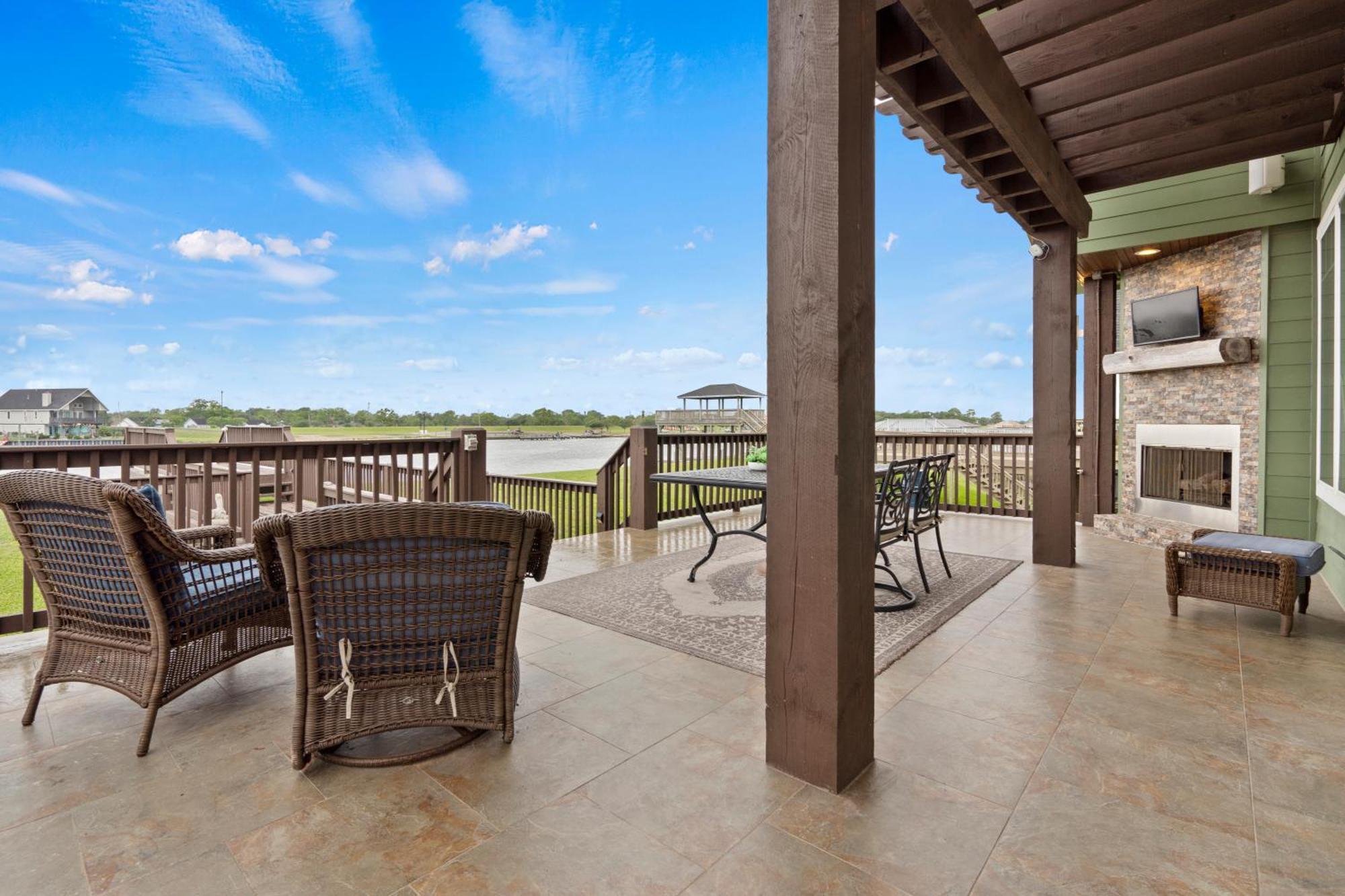 Luxury Waterfront Home Family And Pet Friendly Near Surfside Beach 11 Mins Freeport Exterior photo