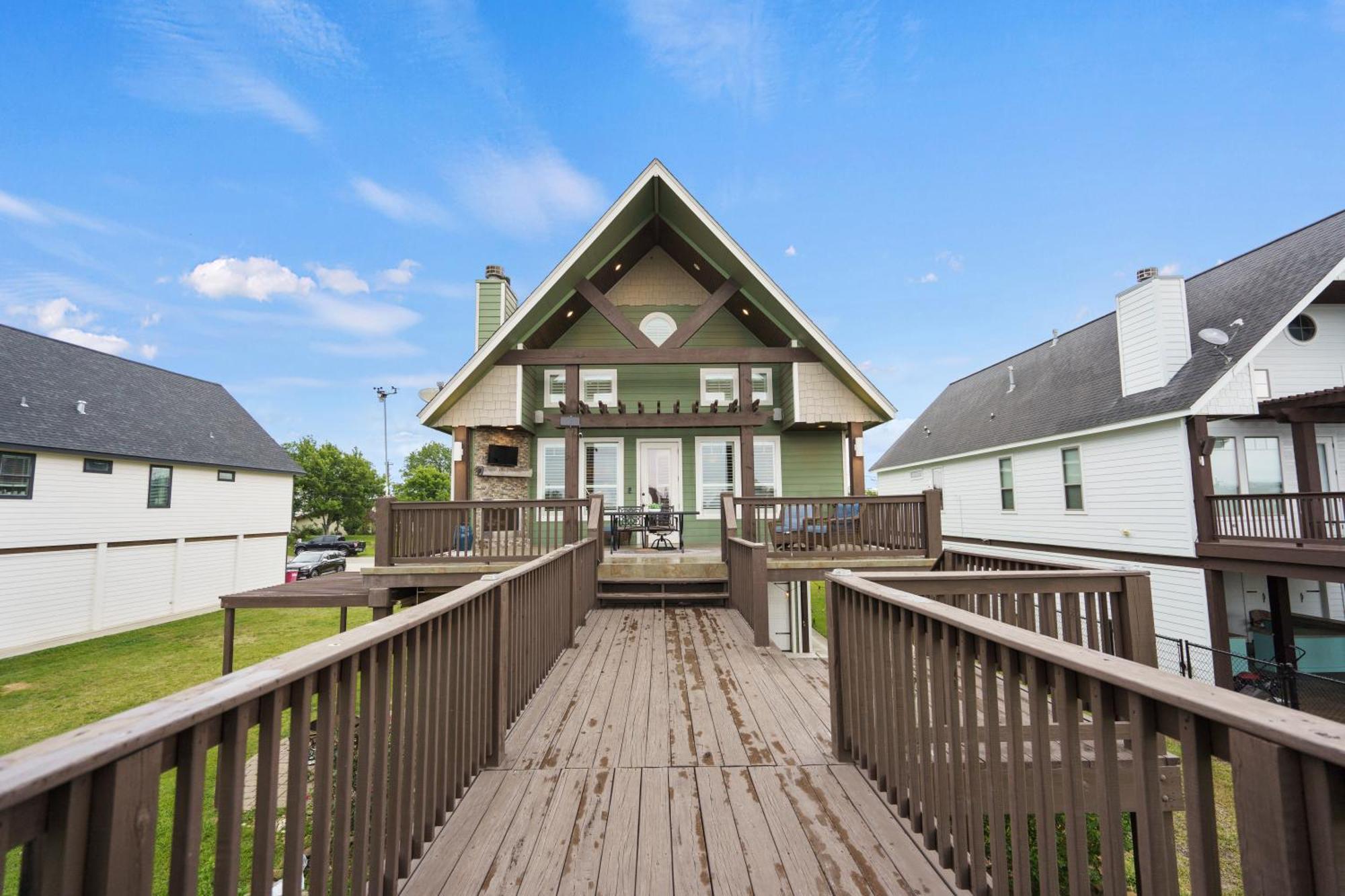 Luxury Waterfront Home Family And Pet Friendly Near Surfside Beach 11 Mins Freeport Exterior photo