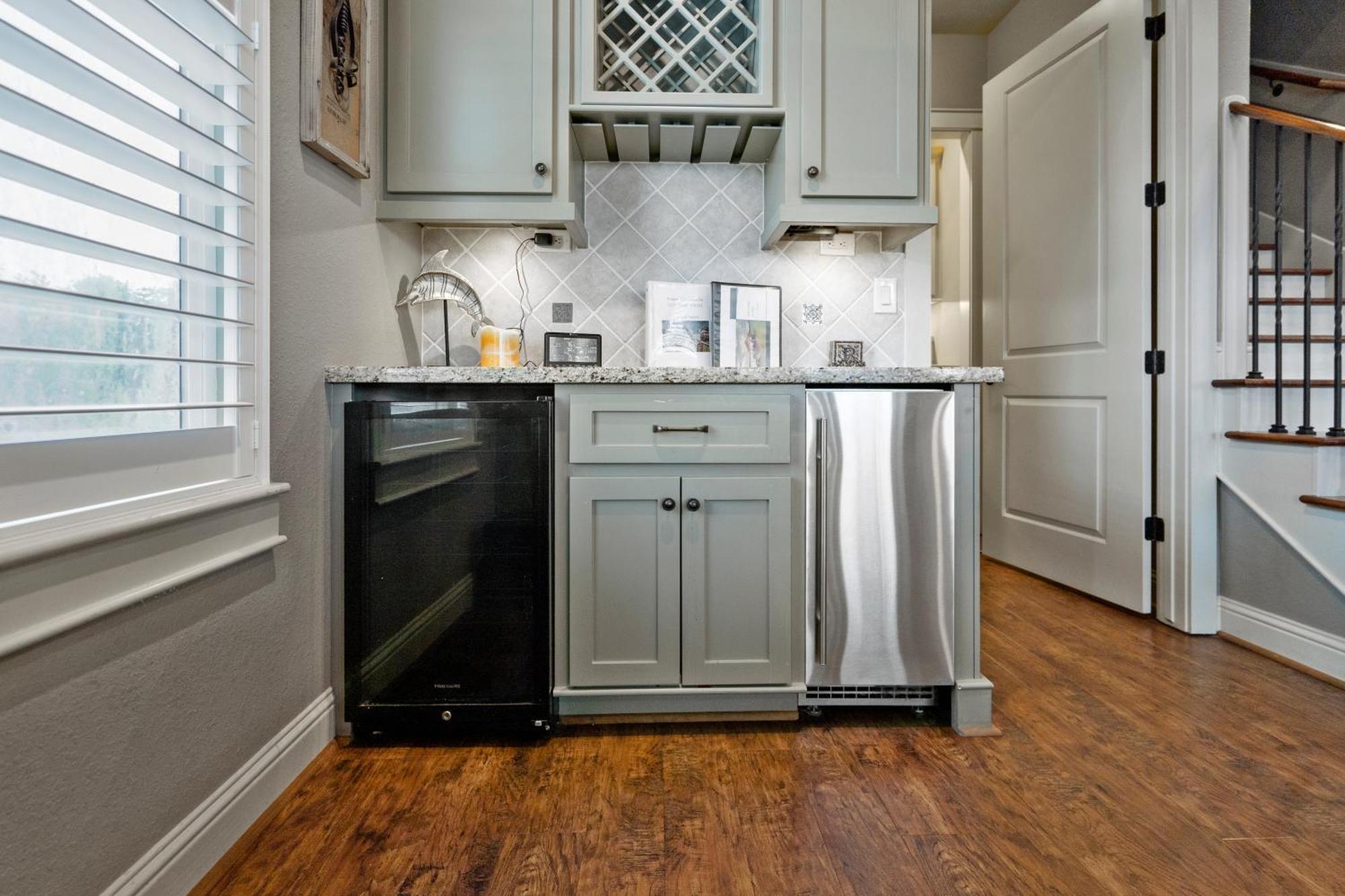 Luxury Waterfront Home Family And Pet Friendly Near Surfside Beach 11 Mins Freeport Exterior photo