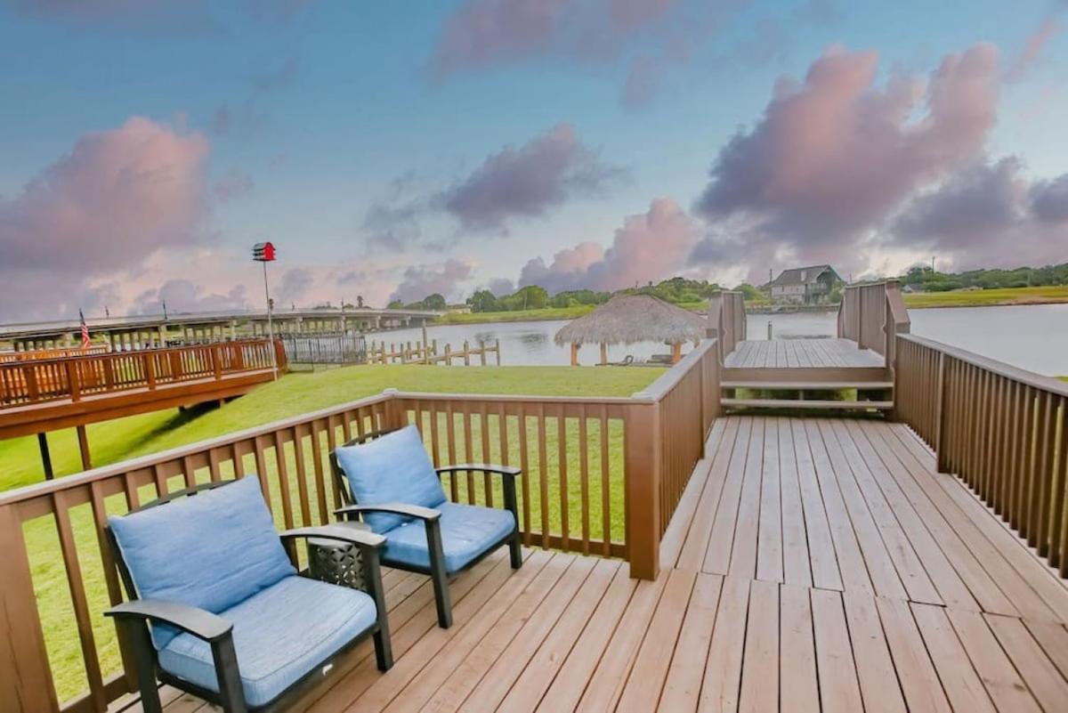 Luxury Waterfront Home Family And Pet Friendly Near Surfside Beach 11 Mins Freeport Exterior photo
